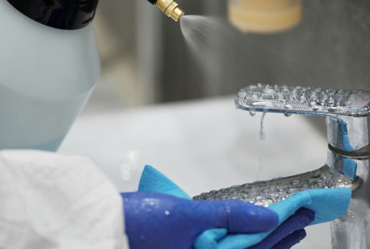 雙氧水 35 % vs. 漂白水 氧化力、穩定劑與安全稀釋 SOP 完整指南